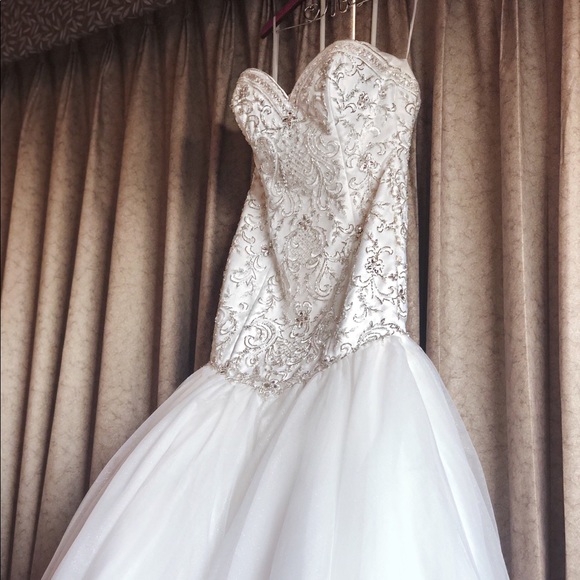 Disney Princess Ariel Wedding Dress - Picture 2 of 7